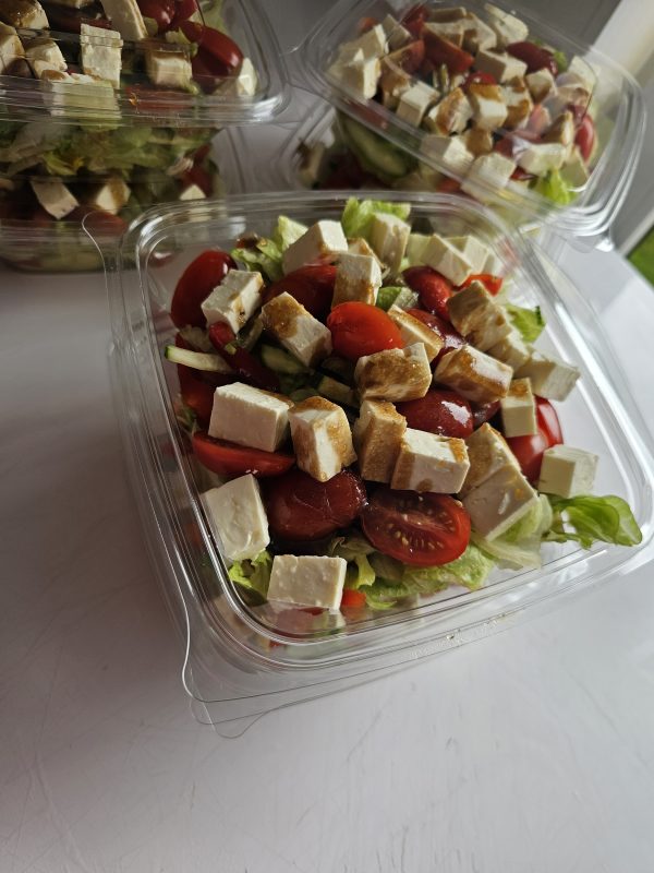 Fetajuustu salat